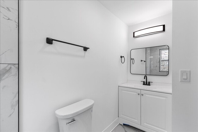 Building Photo - 2108 S Homan Ave