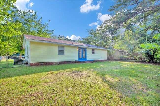 Building Photo - 417 Perth St