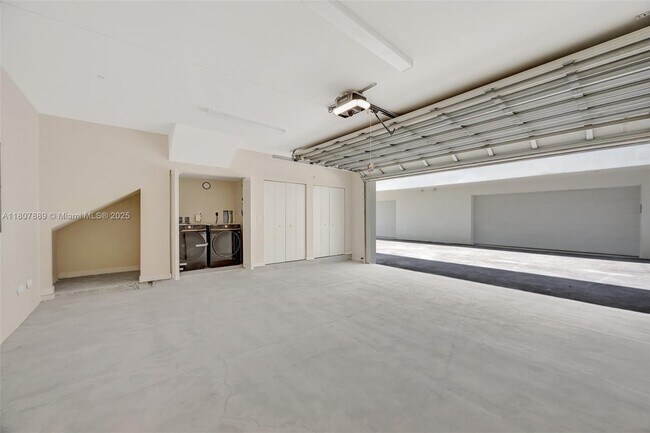 Building Photo - 2692 SW 25th Ave