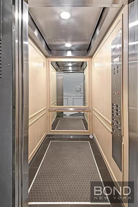 Building Photo - 250 W 91st St