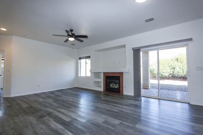 Building Photo - Three Bedroom Quailwood Home