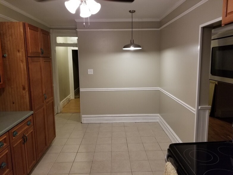 Eat-in kitchen with ceiling fan. - 301 S West End Ave