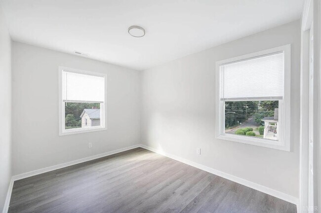 Building Photo - 2410 Poplar St