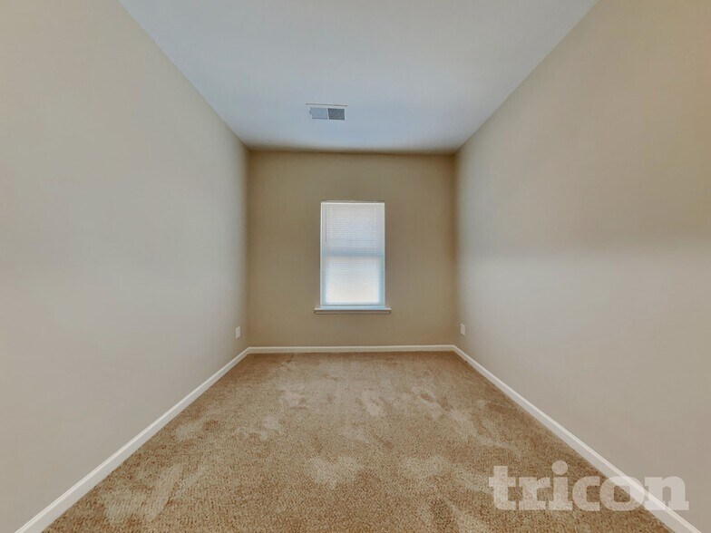 Building Photo - 4014 Sitka Dr