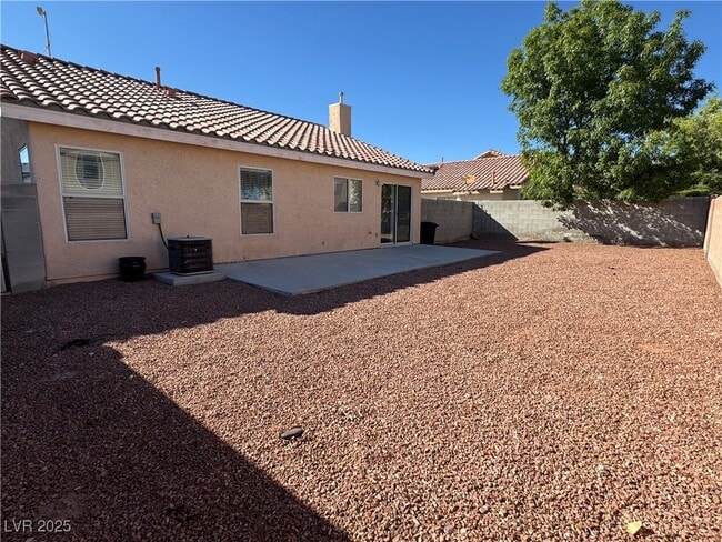 Building Photo - 5934 Gingham St