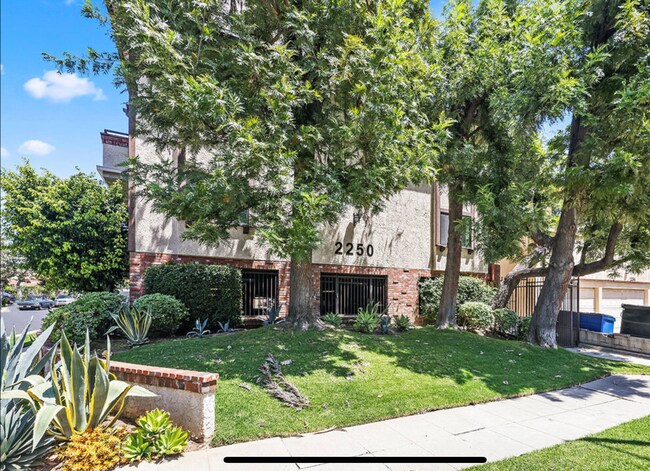Building Photo - 2250 S Beverly Glen Blvd