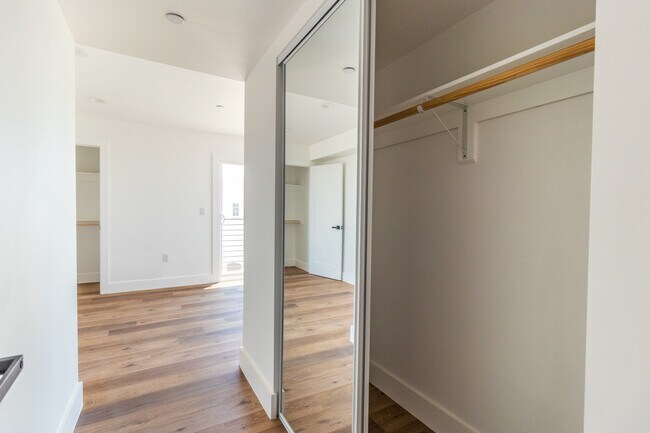 Building Photo - 4507 1/4 W 18th St