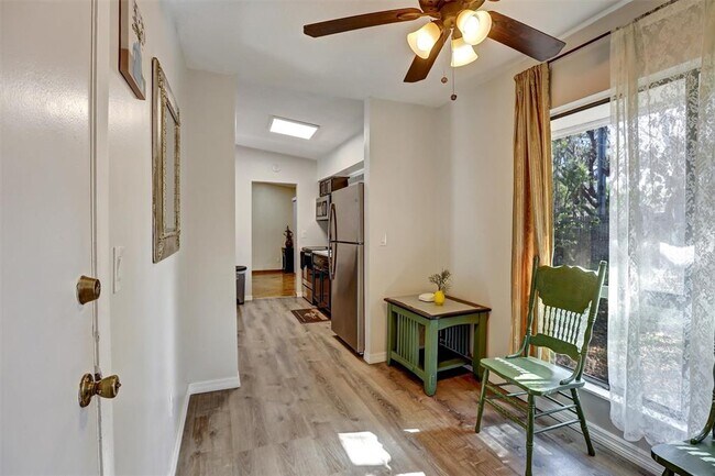Building Photo - 700 Sunbury Ct