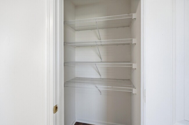 Building Photo - 2401 Northampton Dr