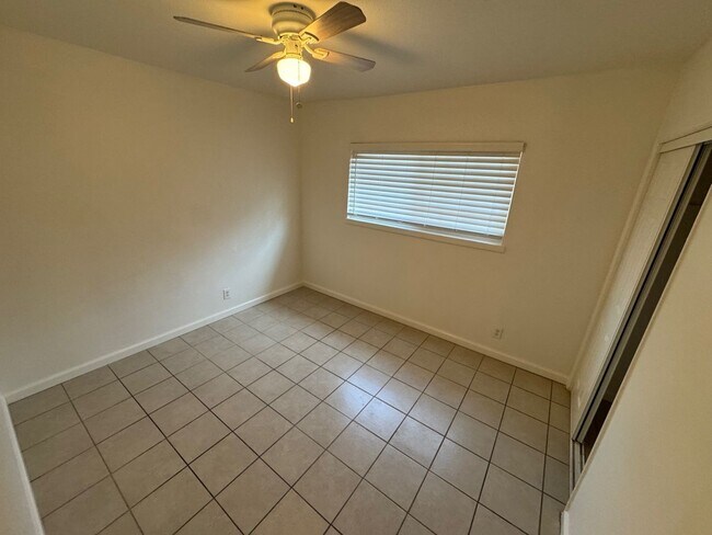 Building Photo - 9954
