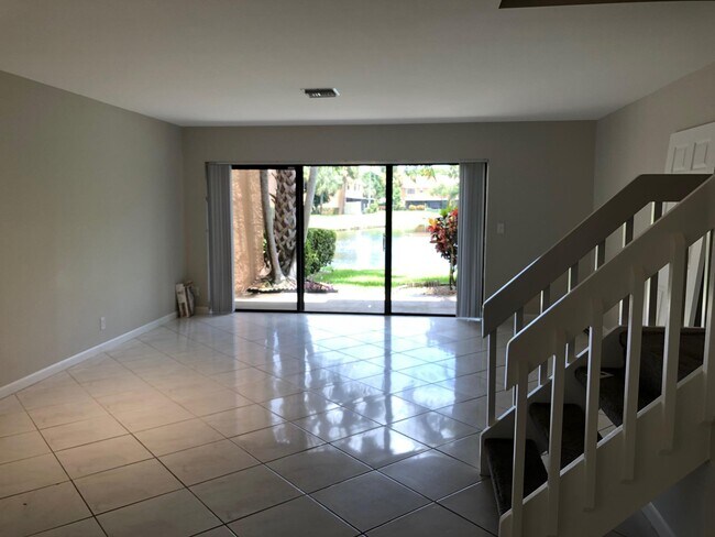 Building Photo - 3711 Carambola Cir N
