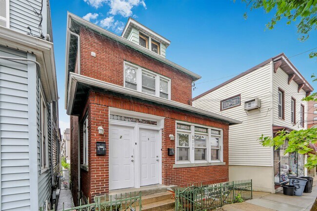 Building Photo - 212 69th St