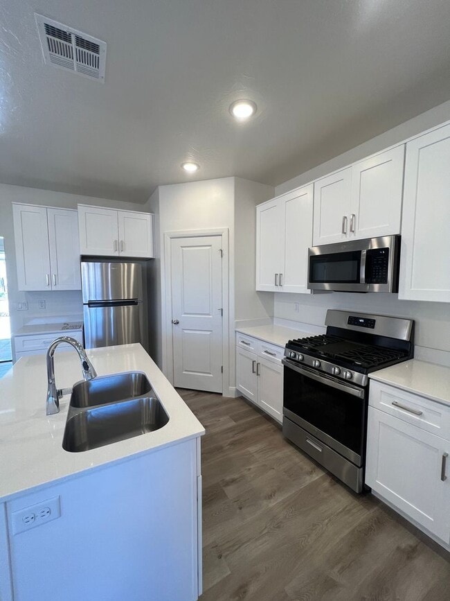 Building Photo - Beautiful 3 bedroom townhome in Ivins!!