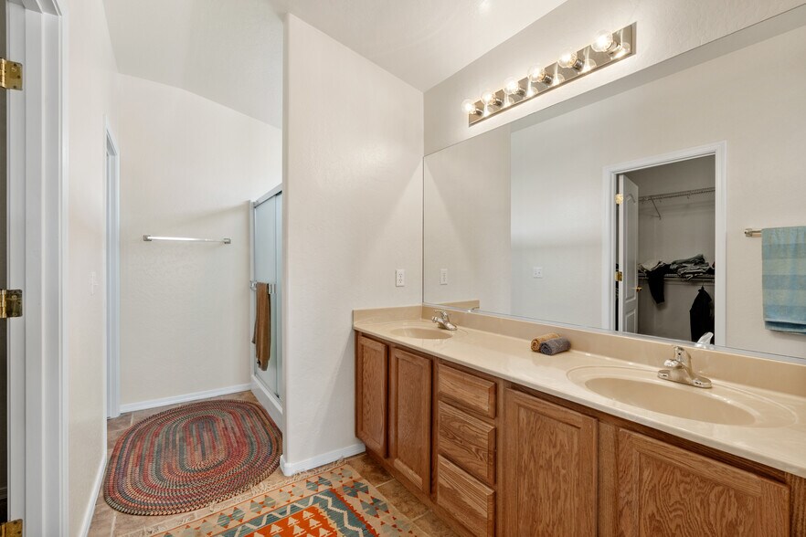 Primary Bathroom - 5044 E Cedar Creek Dr