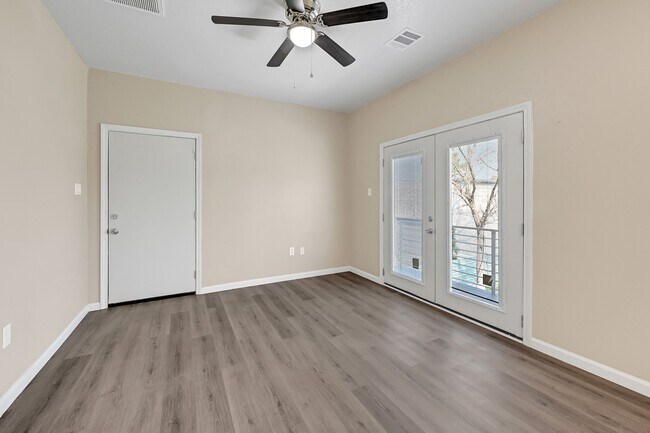 Building Photo - 8110 Braniff St