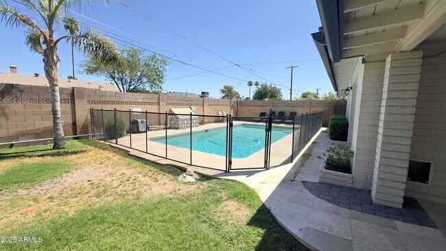 Building Photo - 6708 E Monte Vista Rd