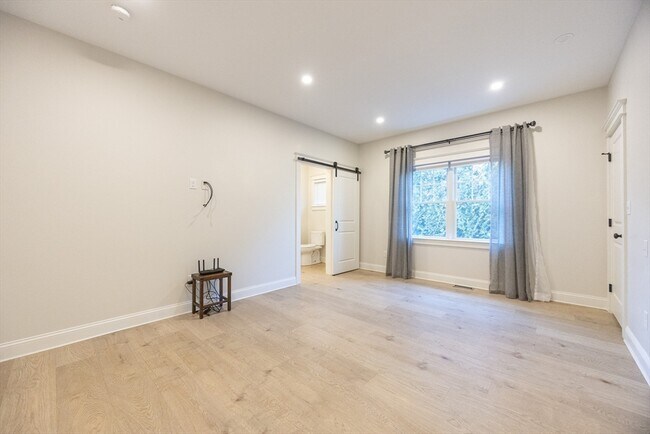 Building Photo - 15 Warren St