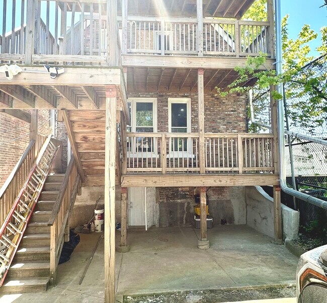 Building Photo - 2720 W Harrison St