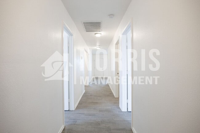 Building Photo - 4020 N Montezuma Dr