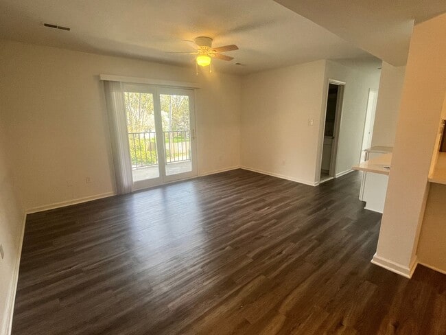 Interior Photo - Oak Park Manor
