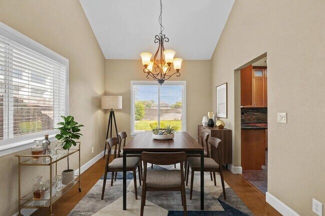 Building Photo - 743 Calico Trail