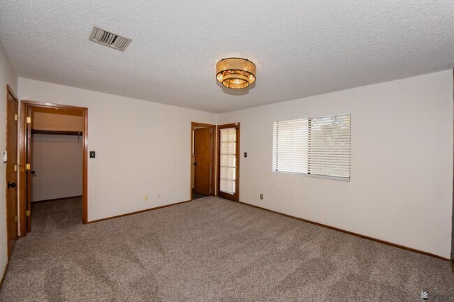 Building Photo - 3460 E Sombra Ln