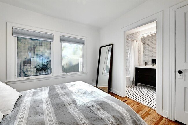 Building Photo - 2943 Higgins St