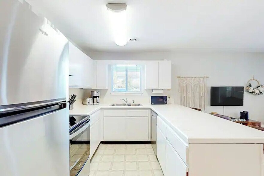 Building Photo - 3700 Golf Colony Ln