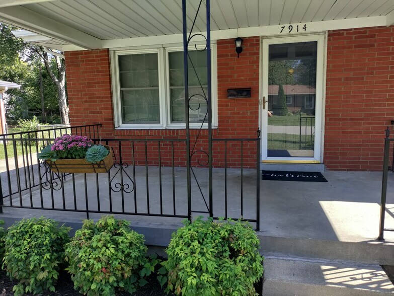 Building Photo - 7914 Greenway Dr