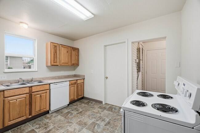 Building Photo - 5111 N Stone St