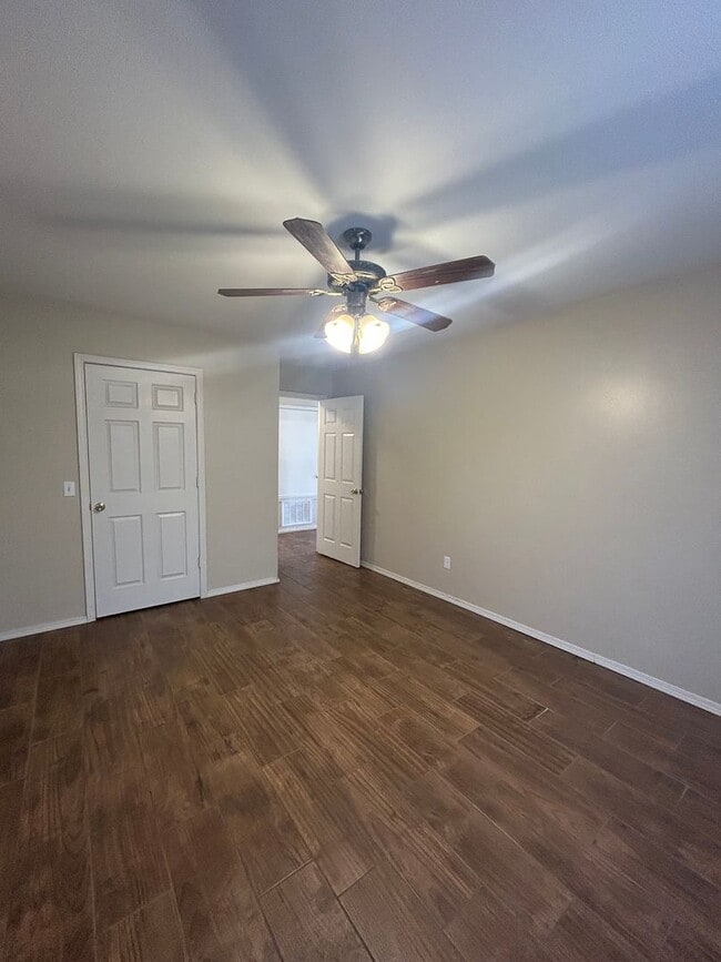 Building Photo - 1403 Camellia Dr