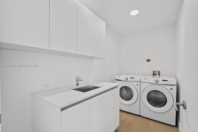 Building Photo - 501 West Ave