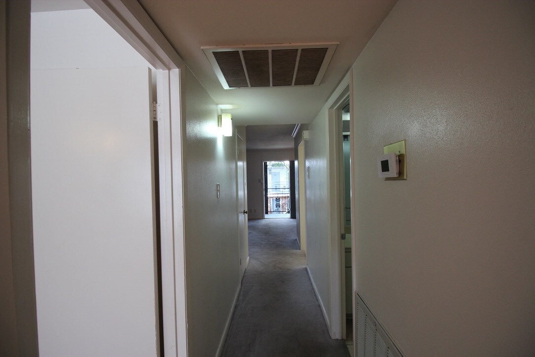 Building Photo - 8401 N New Braunfels Ave