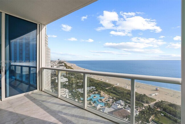 Building Photo - 100 South Pointe Dr