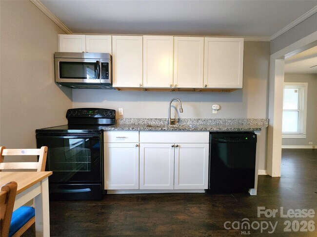 Building Photo - 507 S Vance St