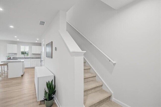 Building Photo - 218 Deermont Dr