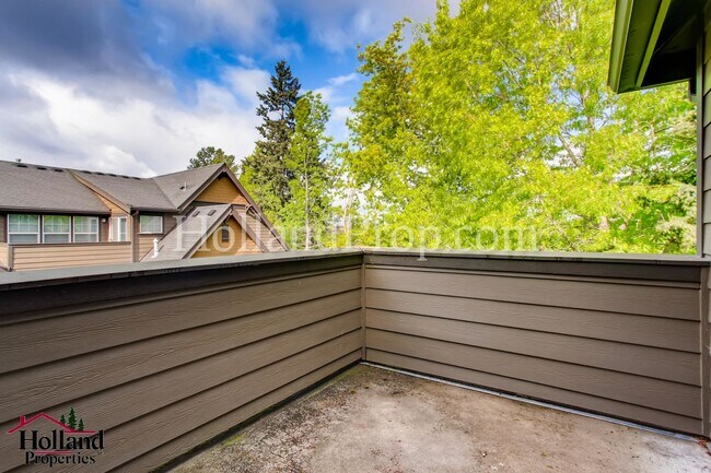 Building Photo - 977 NE 73rd Ave