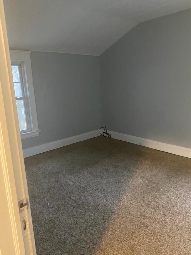 Building Photo - 295 E 238th St