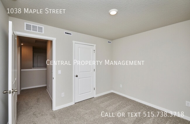 Building Photo - 1038 Maple St