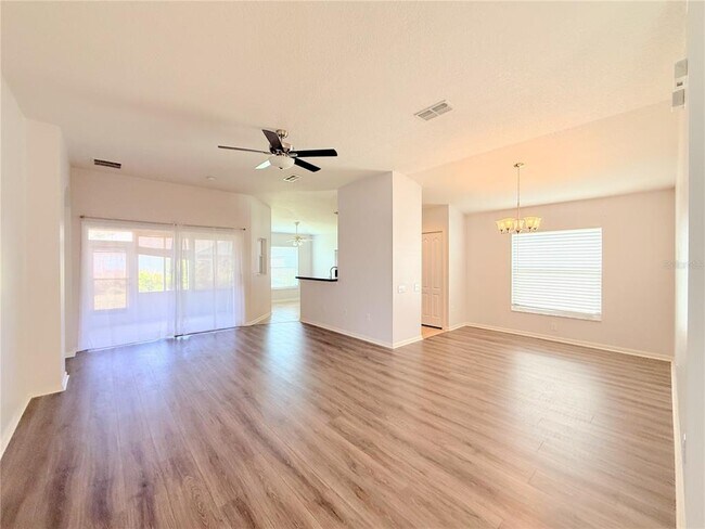 Building Photo - 5044 Gato Del Sol Cir