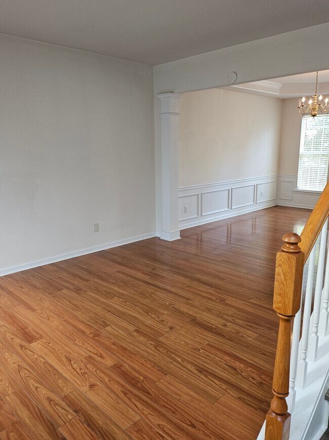 Building Photo - Beautiful Open Floor Plan with 4 Bedrooms