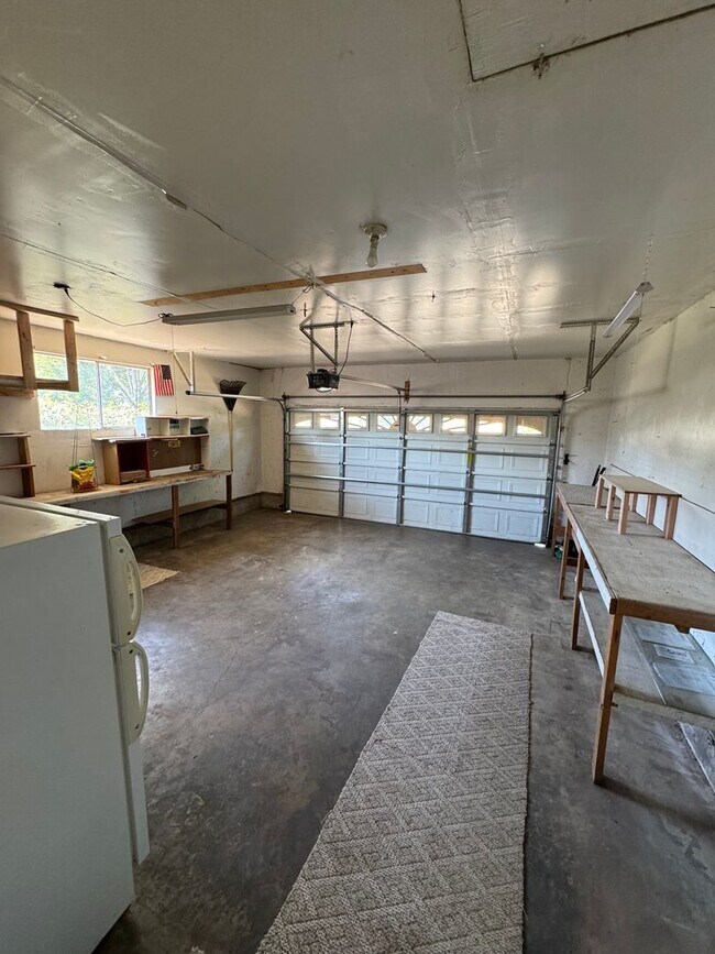 Building Photo - 3863 Bourne St