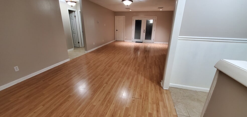 Building Photo - 89 Spring Grove Dr