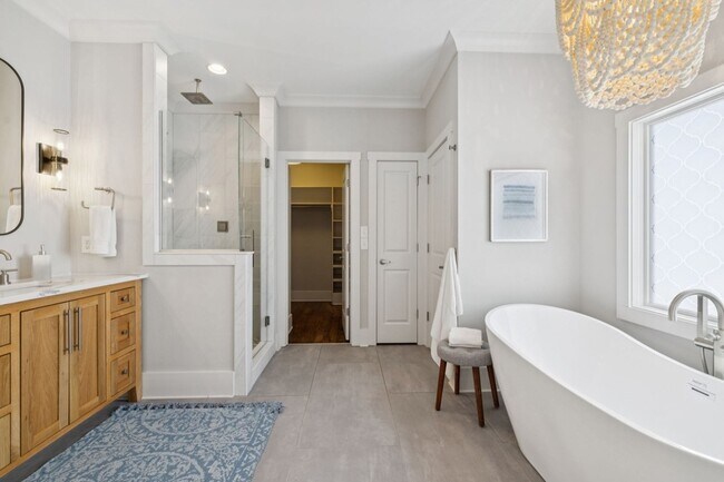 Building Photo - 2310 Vaulx Ln