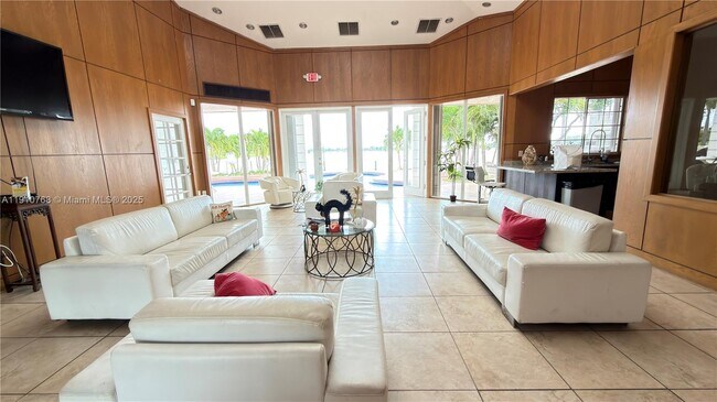 Building Photo - 2803 N Oakland Forest Dr