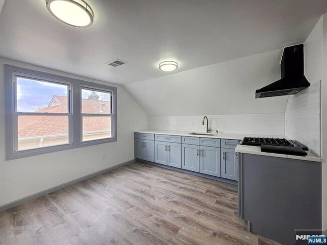 Building Photo - 170 Sunset Ave