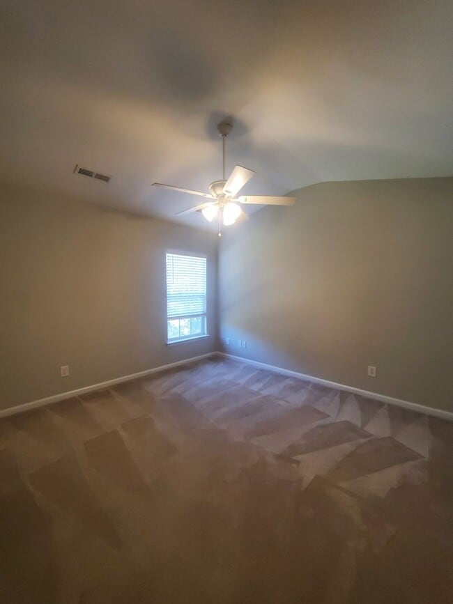 Building Photo - Liberty Hall End Unit 3Br 2.5Ba Townhome