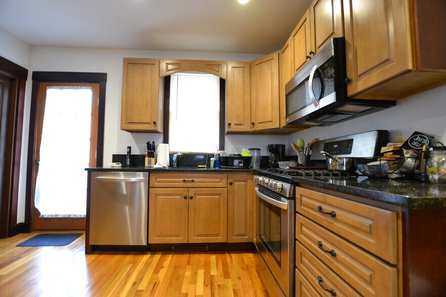 Building Photo - 26 Saybrook St