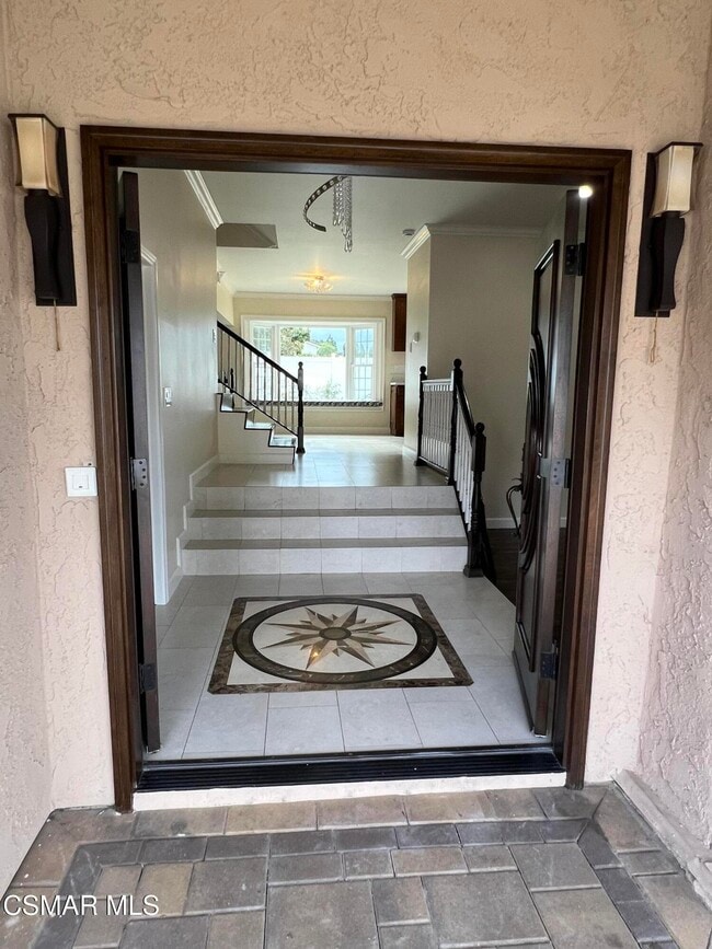 Building Photo - 334 W Avenida De Las Flores