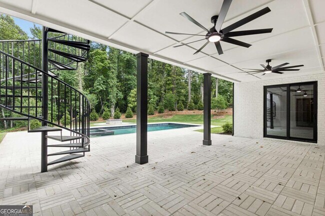 Building Photo - 1000 Clementstone Dr NE